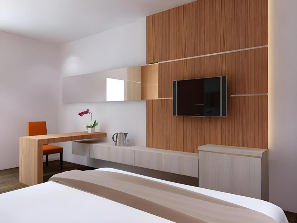 Neotel Hotel City Centre Tanjungredep Kültér fotó