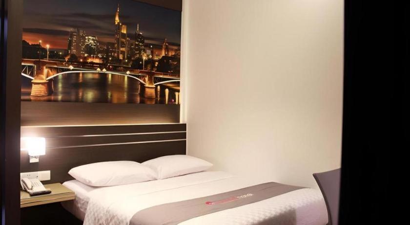 Neotel Hotel City Centre Tanjungredep Kültér fotó