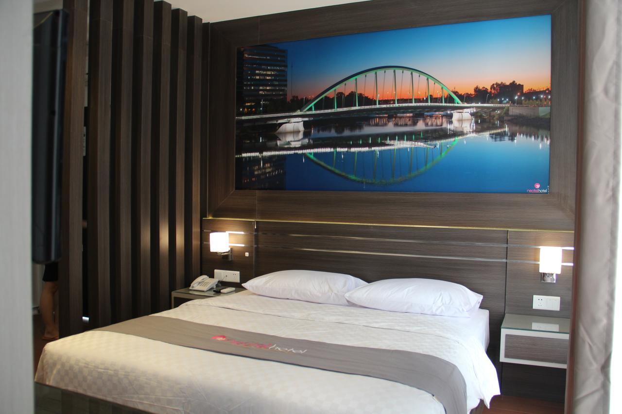 Neotel Hotel City Centre Tanjungredep Kültér fotó